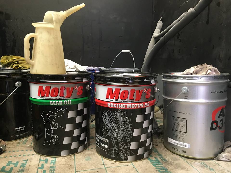 motys_オイル缶